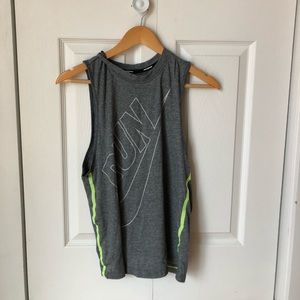 nike workout tank top